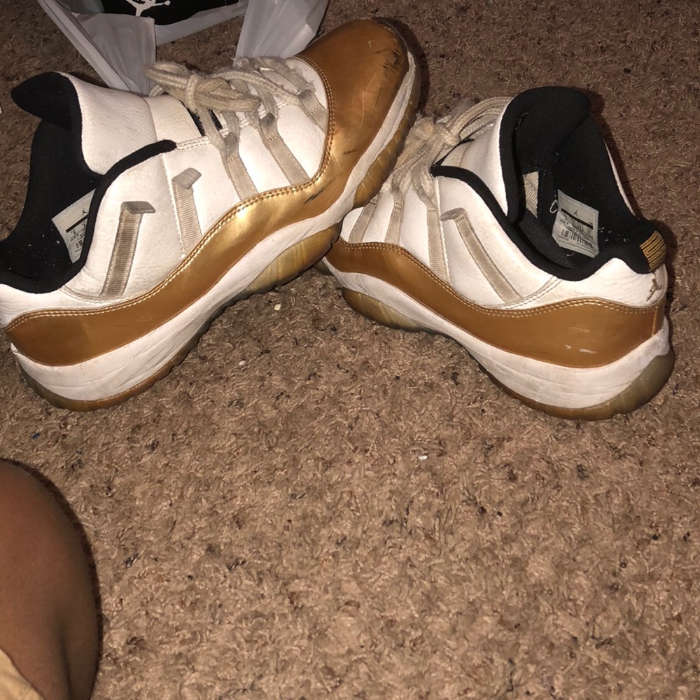 air jordan retro 11 low metallic gold